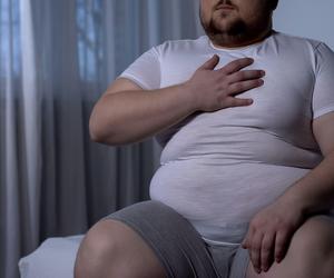 Tadeusz ma 34 lata i waży 250 kg. Nogi umyję, ale pod brzuchem to już mama mi pomaga