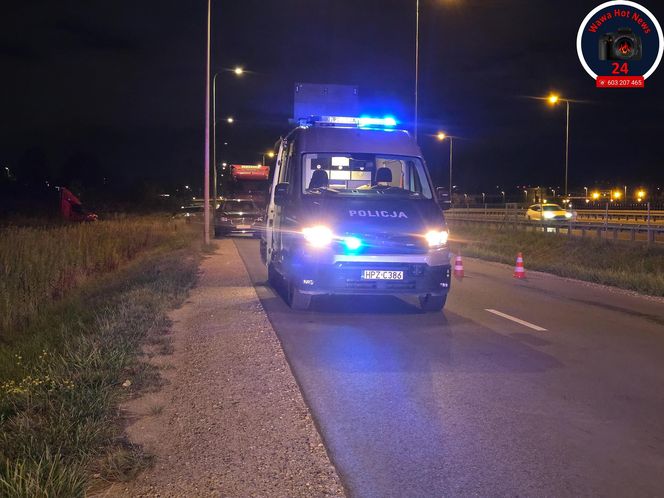 Czołowe zderzenie motocyklisty i osobówki. Ranny mężczyzna w szpitalu