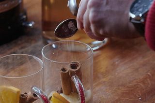 M jak miłość. Dariusz Hoffman (Mateusz Rusin) - tabletki dla Kingi