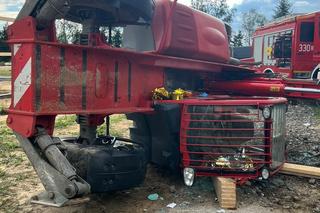 Ogromny dźwig przewrócił się i przygniótł operatora! Mężczyznę zabrało pogotowie [ZDJĘCIA].