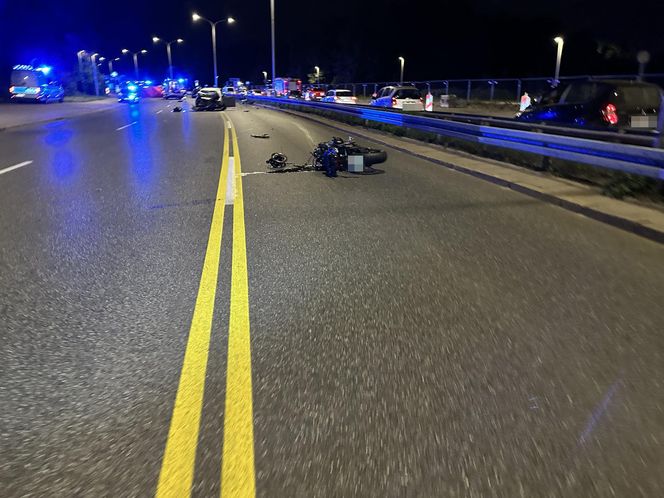 Makabra na Wisłostradzie. Roztrzaskane auta i motocykle. Dwie osoby reanimowane w tym dziecko 