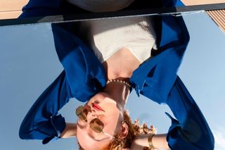 Oto najmodniejszy kolor tego lata według domu mody Armani. Nosimy go przez całe wakacje