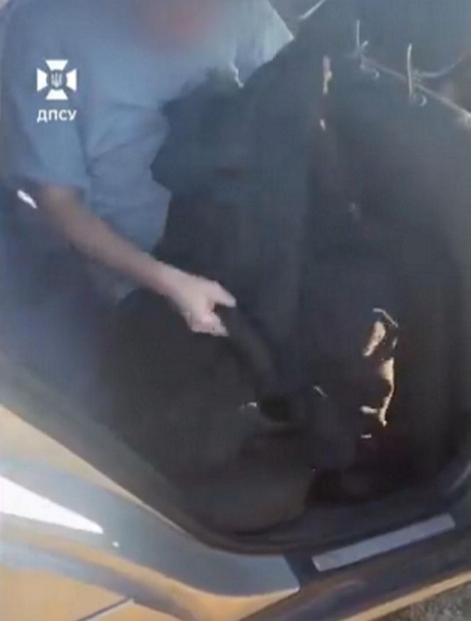 Ksiądz ukrył mężczyznę pod sutanną