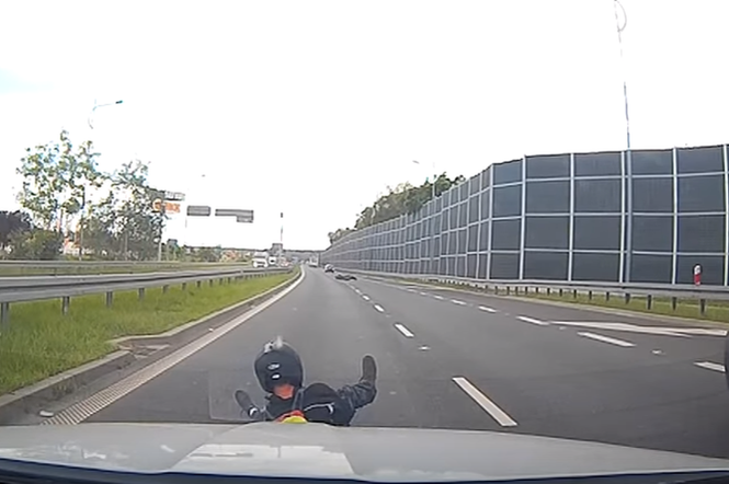 DK1: Wypadek motocyklisty