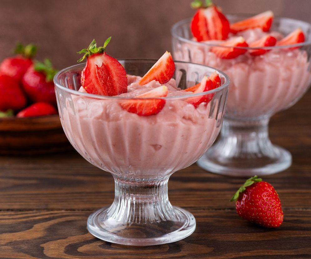 Jest pyszny, puszysty i lekki jak chmurka. Przepis na prosty krem z tymi sezonowymi owocami jest genialny 