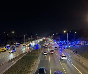 Warszawa. Ostatnie Pokolenie kontra policja. Kolejna próba zablokowania Wisłostrady [ZDJĘCIA].