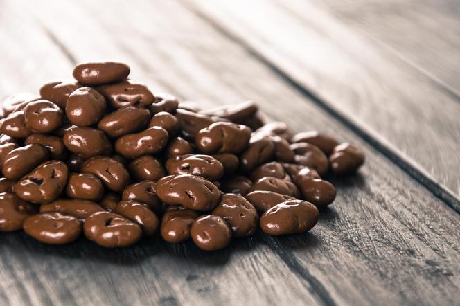 Rodzynki w czekoladzie: jak zrobić domowe rodzynki