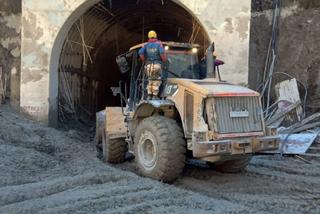 Himalajski lodowiec spadł na tamę w Indiach 