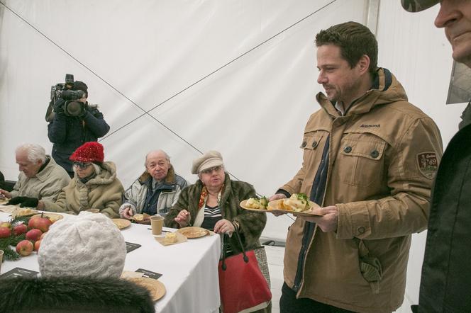 Trzaskowski rozdawał barszcz