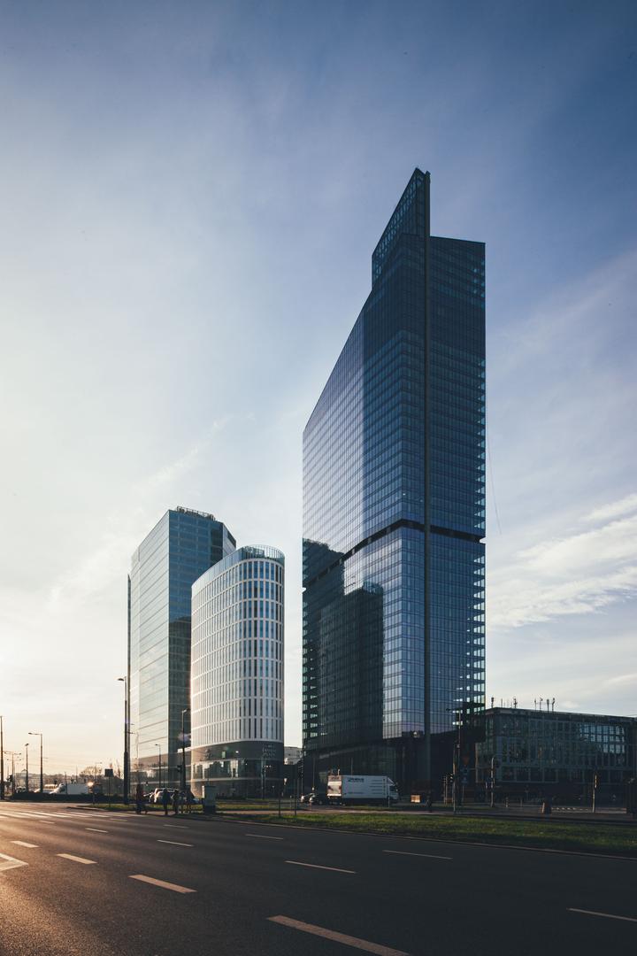 Skyliner w Warszawie: po wieżowcu oprowadza Michał Sadowski