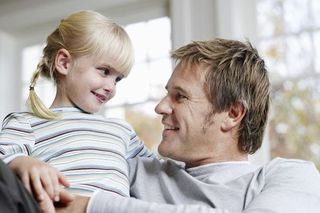 Prezent na Dzień Ojca 2017. Pomysły na ciekawe i spersonalizowane podarunki dla taty