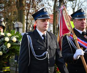 Tłumy na pogrzebie Pawła. Dziennikarz i druh OSP spoczął na cmentarzu we Włocławku