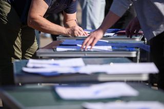 Krzysztof Stanowski składa podpisy pod swoją kandydaturą do PKW Warszawa, 04.04.2025