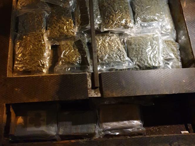 25 kg narkotyków w podłodze fiata ducato