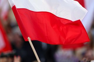 Święto Flagi w piątek. Czy 2 maja 2025 sklepy będą otwarte? Do której?