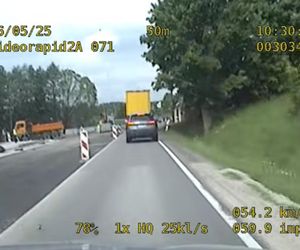 Mistrz kierownicy spieszył się do pracy. Policjanci wszystko widzieli