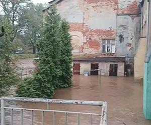 Lądek Zdrój i Stronie Śląskie zalewa woda. Dramatyczna sytuacja mieszkańców 