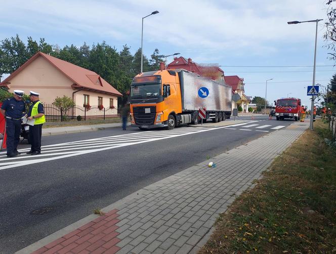 Wypadek śmiertelny pod Tarnowem. Na przejściu dla pieszych tir wjechał w 73-latka