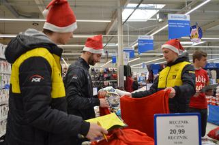 Siatkarscy mistrzowie świata ruszyli na niecodzienne zakupy! Zobacz CO WRZUCILI do koszyka 