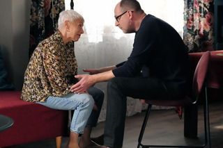 Barwy szczęścia odc. 3181. Krystyna Złota (Hanna Bieluszko), Marek (Marcin Perchuć)