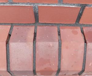 Murowanie bez wykwitów. Jak bez błędów murować z cegieł klinkierowych? 