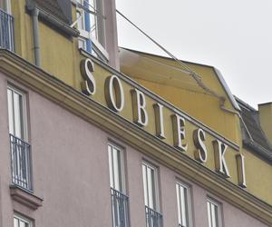 Awantura o hotel Sobieski! Chcą go pomalować na biało, konserwator zabytków protestuje