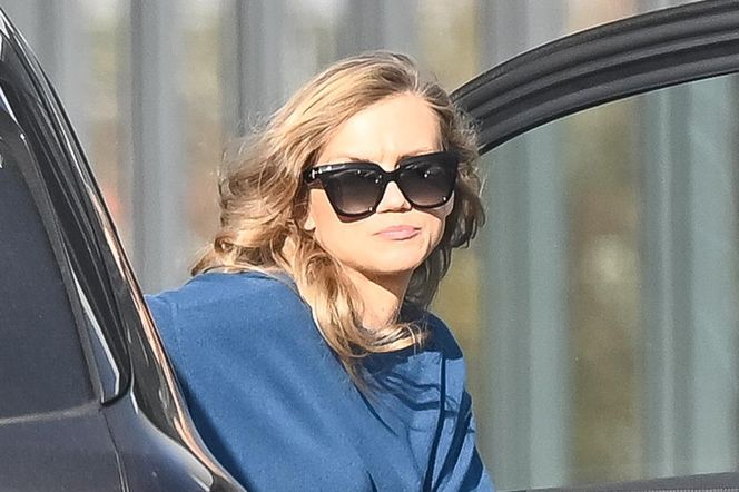 Agnieszka Kaczorowska siedzi i pachnie, a Rogacewicz wynosi śmieci i je kanapke poza autem... Fajna para?