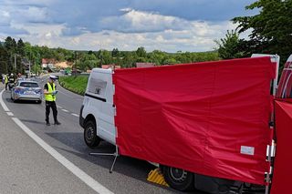 Tragedia w Bielinach koło Kielc! Bus zderzył się z ciężarówką. Nie żyje jedna osoba. Nowe fakty
