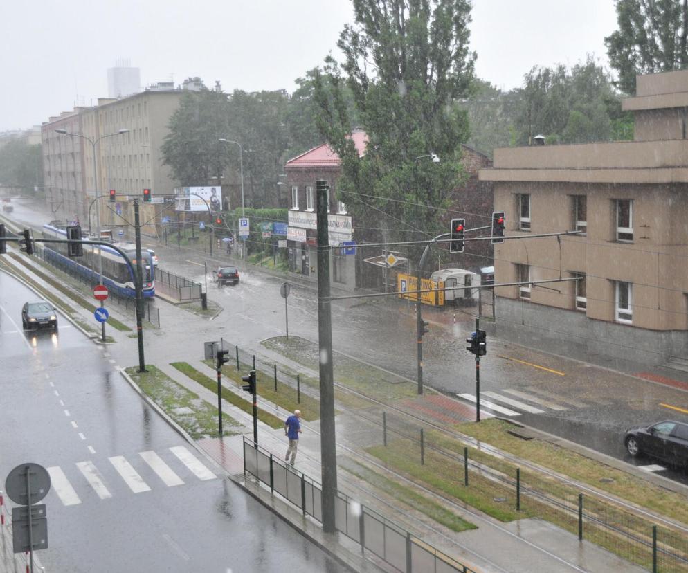 IMGW podwyższył na III stopień ostrzeżenie przed ulewami dla Krakowa