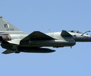 Chiński myśliwiec J-20