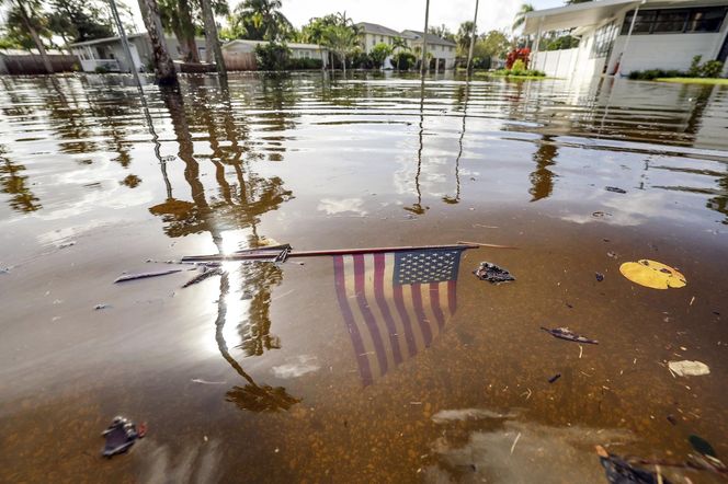 Południe USA walczy z wielką wodą. Przybywa ofiar żywiołu