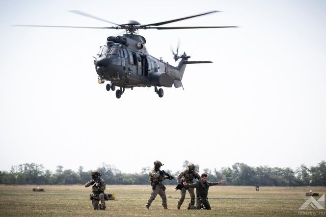 Węgierskie H225M w komplecie