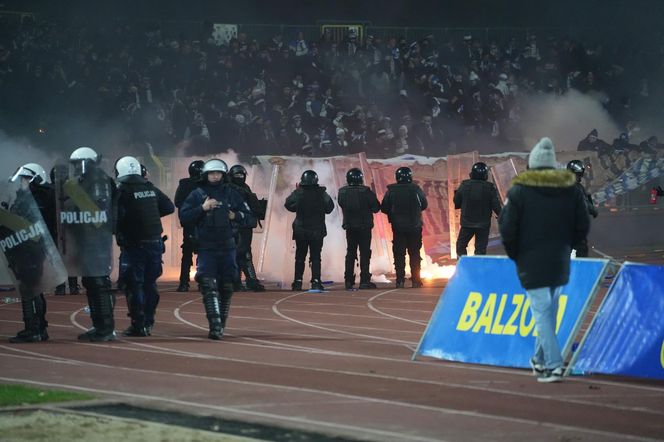 Elana Toruń - Zawisza Bydgoszcz 1:1, zdjęcia kibiców, opraw i piłkarzy ze Stadionu Miejskiego im. Grzegorza Duneckiego