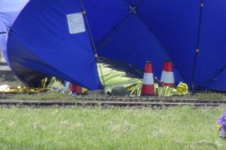 Makabryczny wypadek na Nowym Bemowie. Nie żyje mężczyzna zmiażdżony przez tramwaj