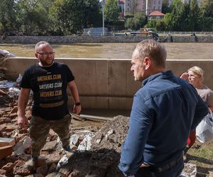 Tusk spotkał się z poszkodowanymi mieszkańcami