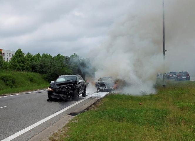 Tragiczny wypadek w Gdańsku. Auto stanęło w płomieniach. Kobieta nie żyje