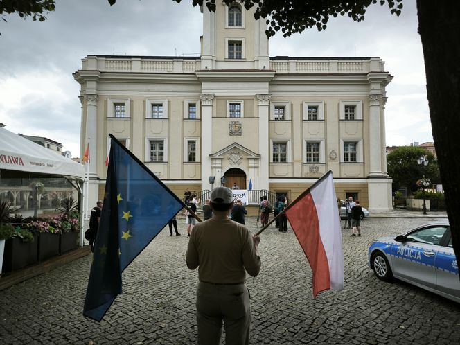 Manifestacja przeciwko niechęci do imigrantów w Lesznie 