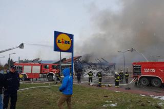Wadowice: Pożar sklepu Lidl. Zawalił sie dach budynku!