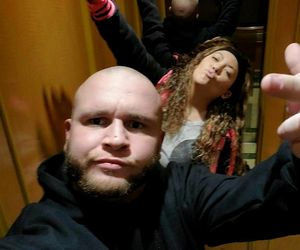 Zamordował ciężarną żonę, ranił córeczki, bo chciał syna