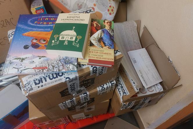 Zawożą jedzenie na Ukrainę, a z powrotem przywożą ukraińskojęzyczne książki dla uchodźców