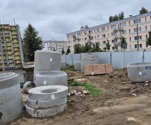 Dawniej był tam popularny market. Teraz to miejsce wypełni nowy blok