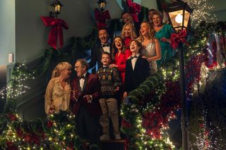 Barwy szczęścia, świąteczny teledysk: Aldona (Elżbieta Romanowska), Asia (Anna Gzyra), Kasia (Katarzyna Glinka), Mariusz (Rafał Cieszyński), Emil (Artem Malaszczuk), Ksawery (Bartosz Gruchot), Małgorzata (Adrianna Biedrzyńska), Jerzy (Bronisław Wrocławski)