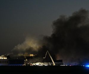 Pożar akumulatorowni na poddaszu zakładu przetwórstwa drobiu w Kawle