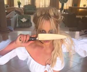  Britney Spears i noże. Do jej domu wezwano policję! Gwiazda wyjaśnia