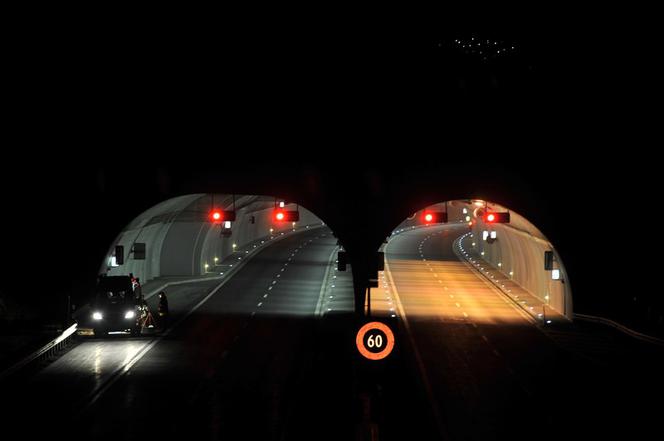 Szwajcaria: Wypadek autobusu w tunelu na autostradzie A9. ZGINĘŁO 28 osób