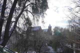 Atak zimy w Olsztynie. Miejscami leży aż 15 cm śniegu! [ZDJĘCIA]