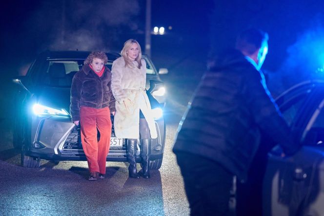 Na Wspólnej, odc 4030. Monika (Sylwia Gliwa), Beata (Katarzyna Ptasińska), Sławek (Mariusz Słupiński)