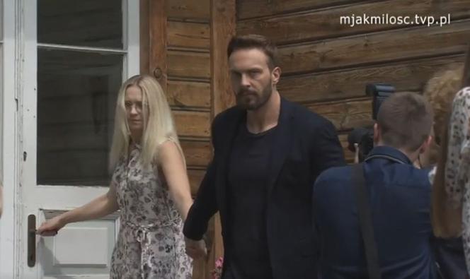 M jak miłość. Joasia (Barbara Kurdej-Szatan) Leszek Krajewski (Sławek Uniatowski)