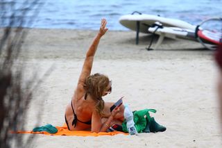 Agnieszka Fitkau-Perepeczko na plaży w Sopocie