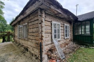 Historia Sławkowa zapisana w drewnie. Zabytkowa  wikarówka rozebrana i przeniesiona do Murzasichle na renowację 